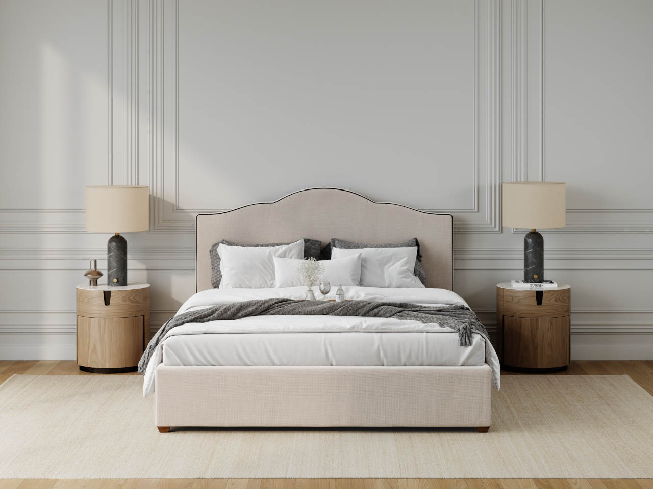 Quarto sofisticado com Cama Estofada Canada AD Boutique em bege, capitonê premium, enxoval branco e móveis e luminárias exclusivas.